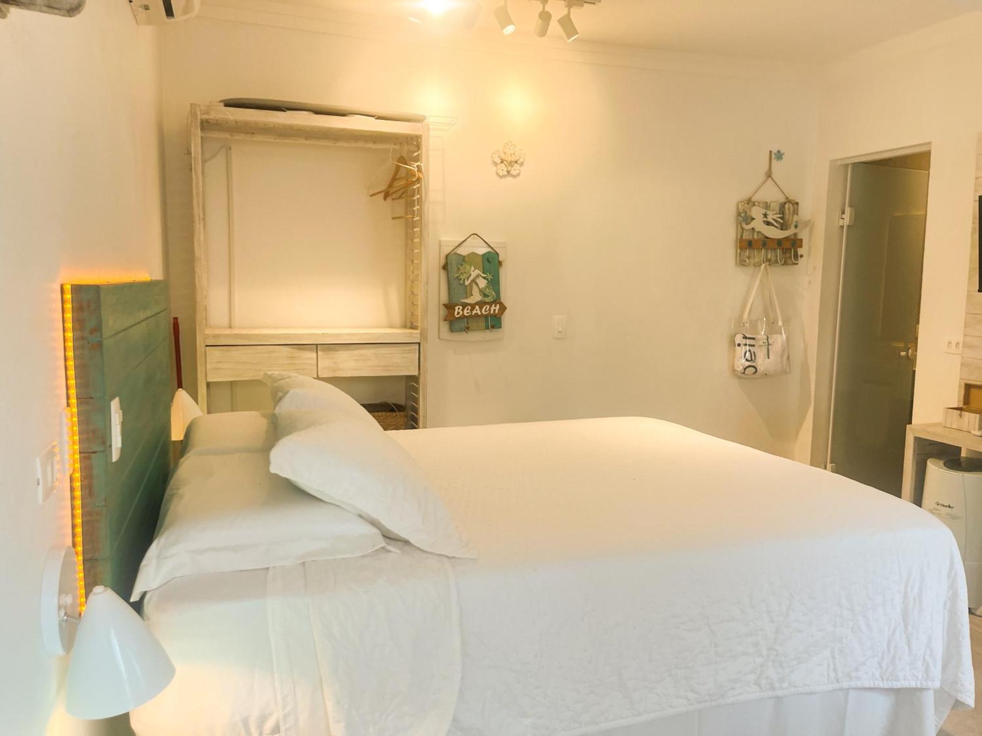 Casa D'Aroeira Residencial Boutique - Centro De Juquei - 2 Quadras Do Mar - Servico De Praia - Roupa De Cama 600 Fios Algodao Egipcio - Toalhas Banho E Praia - Tudo Novo - Estacionamento Interno - Cozinha - Consulte Unidades Com Ofuro Hidro E Cromote Kültér fotó
